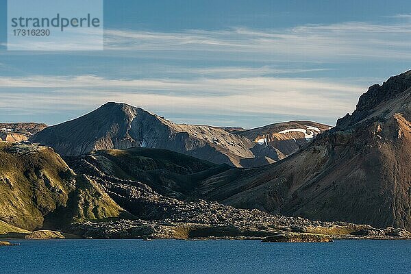 Luftaufnahme  See Frostastaðavatn oder Frostastadavatn  Námshraun Lavafeld  Landmannalaugar  Fjallabak  isländisches Hochland  Island  Europa