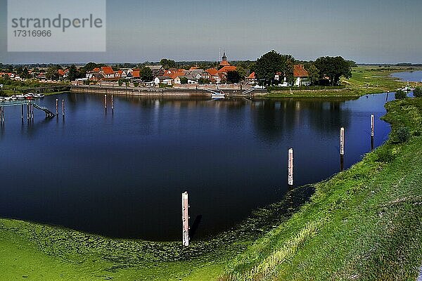 Elbe-Hafen in Schnackenburg  Elbradwanderweg  Grünes Band  Grenzweghaft Elbe  Schnackenburg Dannenberg  Niedersachsen  Deutschland  Europa