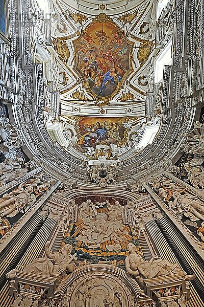 Deckenmalerei und Marmorverzierungen im Altarraum  Chiesa Del Gesu a Casa Prosessa  Palermo  Sizilien  Italien  Europa