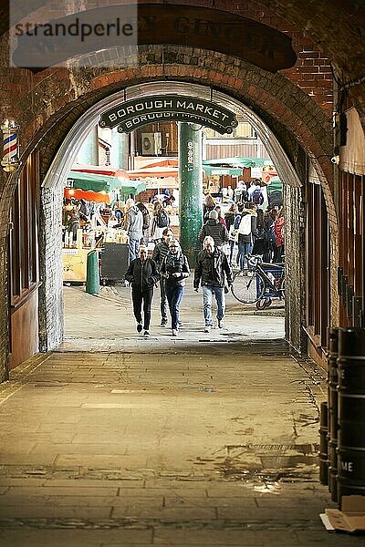 Tunnel zum Borough Market  London  England  Großbritannien  Europa