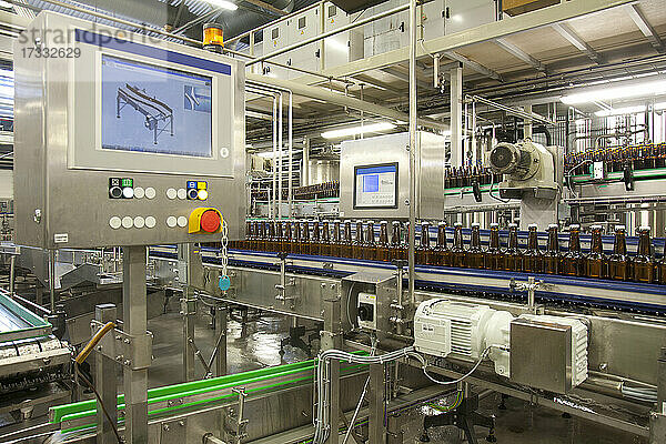 Automatisierte und mechanisierte Bierabfüllanlage