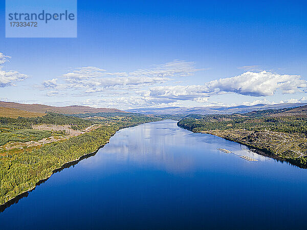 Luftaufnahme des River Garry im Sommer