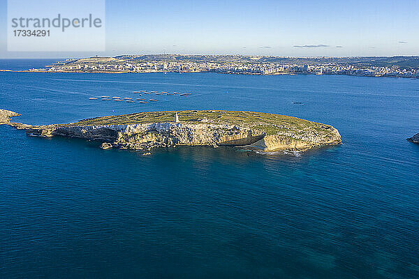 Luftaufnahme der Insel Saint Pauls  umgeben vom blauen Wasser des Mittelmeers