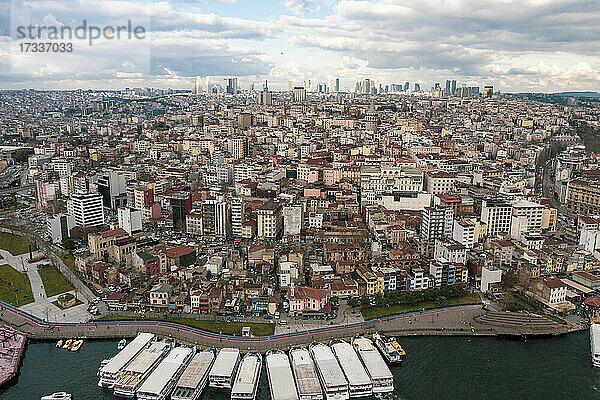 Türkei  Istanbul  Luftaufnahme der Stadtteile Beyoglu und Karakoy