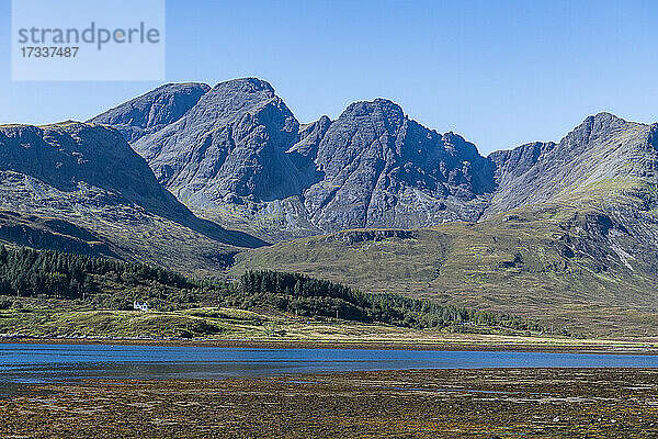 UK  Schottland  Blick auf die Black Cuillin Berge  die Loch Slapin umgeben