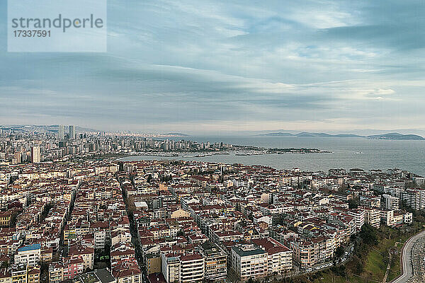 Türkei  Istanbul  Luftaufnahme des bewölkten Himmels über dem Stadtteil Kadikoy