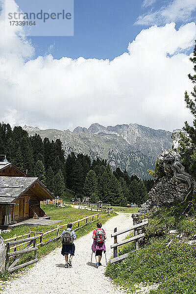 Italien  Alto Adige  Val di Funes  Geislerhütte (Rifugio delle Odle)