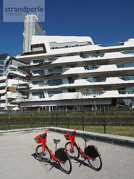 Europa   Italien   Lombardei   Mailand   Stadtviertel Citylife   Wohngebäude von Zaha Hadid  Arata Isozaki tower  allianz tower