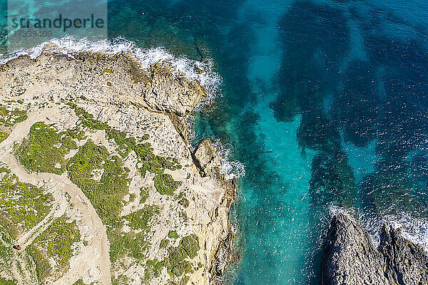 Malta  Gozo  Luftaufnahme von Hondoq ir Rummien Küste und Meer