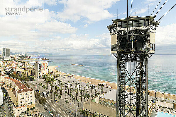 Spanien  Barcelona  Seilbahnturm am Hafen von Barcelona und Küste