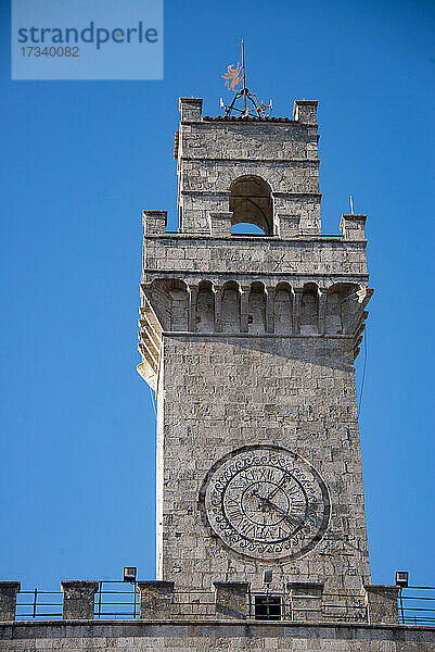 Europa  Italien  Toskana  Montepulciano  Piazza Grande  Gemeinde Arezzo historisches Gebäude