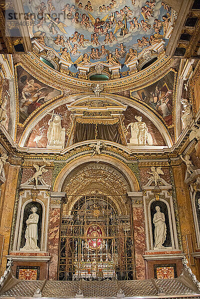 Europa  Italien  Marken  Tolentino  Kirche St. Agostino  Kapelle der Heiligen Arme