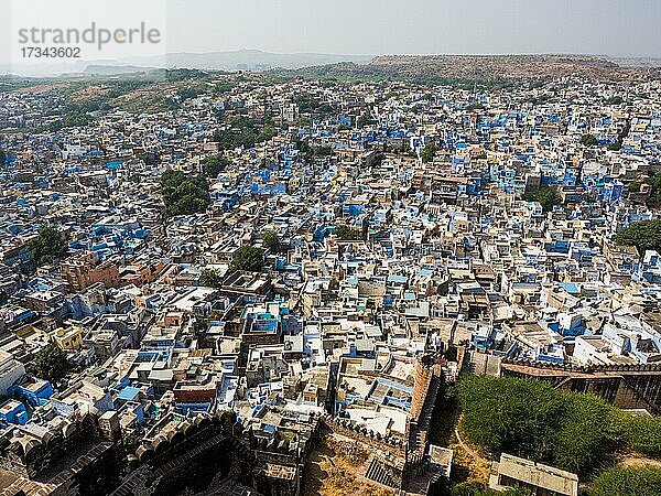 Ausblick vom Mehrangarh Fort  blaue Stadt  Jodhpur  Rajasthan  Indien  Asien
