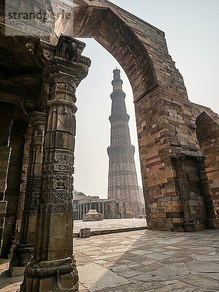 Qutb Minar  Qutb-Komplex  Mehrauli Archaeological Park  Delhi  Indien  Asien