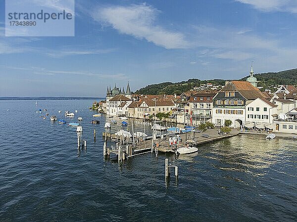 Der Bootshafen mit Schiffsanleger  in Steckborn  Kanton Thurgau  Schweiz  Europa