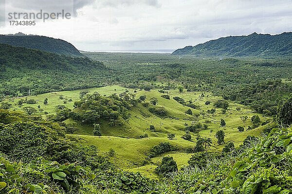 Blick über das Hinterland von Upolo in die Fagaloa-Bucht  Südpazifik  Samoa  Ozeanien