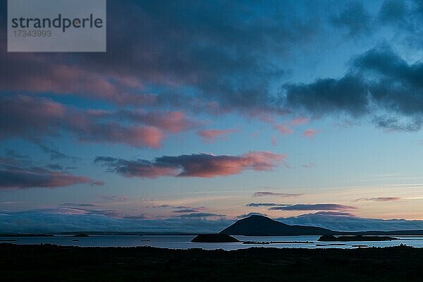 Abendstimmung  Myvatn oder Mývatn  Island  Europa