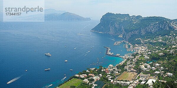 Blick auf Marina Grande  Capri  Golf von Neapel  Kampanien  Italien  Europa