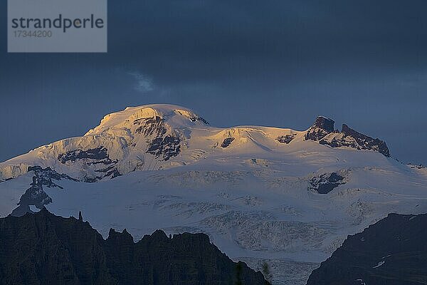 Gipfel des Hvannadalshnukur im Abendlicht  Skaftafell NP  Austurland  Island  Europa