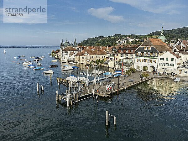 Der Bootshafen mit Schiffsanleger  in Steckborn  Kanton Thurgau  Schweiz  Europa