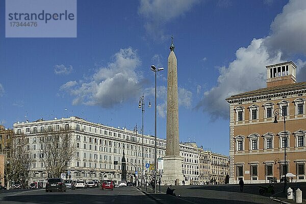 Piazza San Giovanni in Laterano Lateranplatz mit ägyptischer Obelisk aus dem Circo Massimo Circus Maximus und rechts Lateranpalast  Rom  Latium  Italien  Europa
