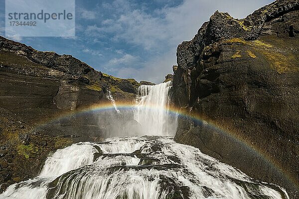 Regenbogen  Wasserfall Ófærufoss  Feuerschlucht Eldgjá oder Eldgja  Skaftárhreppur  Südisland  Island  Europa