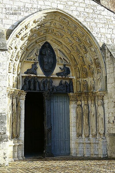 Hauptportal Kirche Saint-Ayoul  mittelalterliche Stadt Provins  UNESCO-Weltkulturerbe  Departement Seine-et-Marne  Region Ile-de-France  Frankreich  Europa