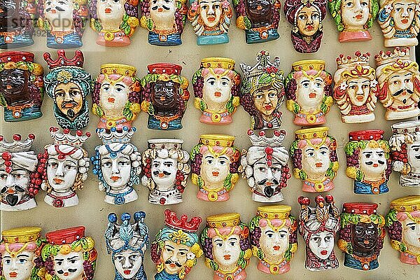 Typische sizilianische Keramik zum Verkauf  Bergdorf Erice  Sizilien  Italien  Europa