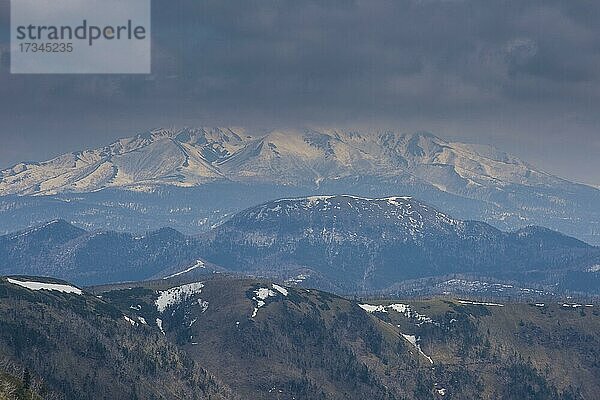 Schöne Landschaft des Akan-Nationalparks  Hokkaido  Japan  Asien