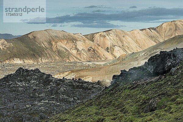 Lavafeld Laugahraun  Rhyolith-Berge  Hochtemperaturgebiet  Landmannalaugar  Hochland  Island  Europa