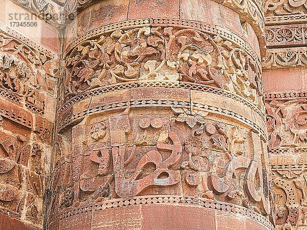 Islamische Ornamentik und Kalligraphie am Qutb Minar Komplex  UNESCO Welterbe  Delhi  Indien  Asien