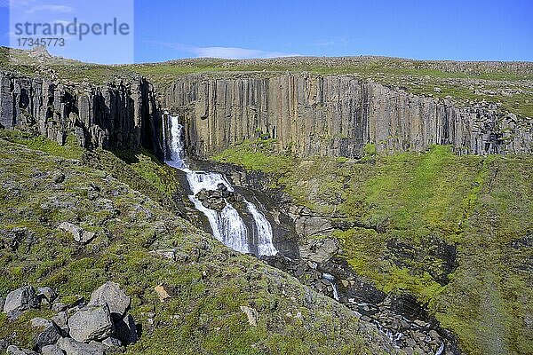 Basaltwände beim Studlafoss  Wasserfallrunde Laugafellhütte  Fljótsdalur  Austurland  Island  Europa