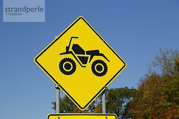 Schild für ATV-Kreuzungen  Provinz Quebec  Kanada  Nordamerika