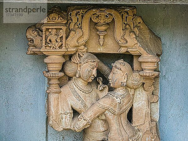 Liebespaar  Kunstvolle Steinmetzarbeit  Sisodia Rani Ka Bagh Palast  Jaipur  Rajasthan  Indien  Asien