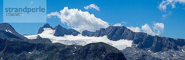 Blick zum Hallstätter Gletscher und Hohen Dachstein  Dachsteinmassiv  Krippenstein  Obertraun  Salzkammergut  Oberösterreich  Österreich  Europa