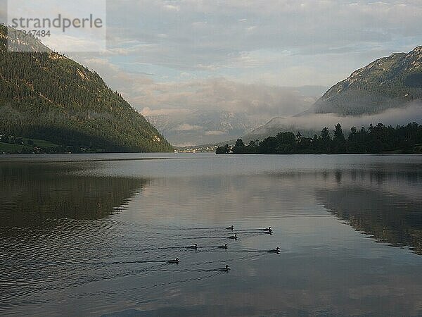 Morgenstimmung am Grundlsee  Salzkammergut  Steiermark  Österreich  Europa