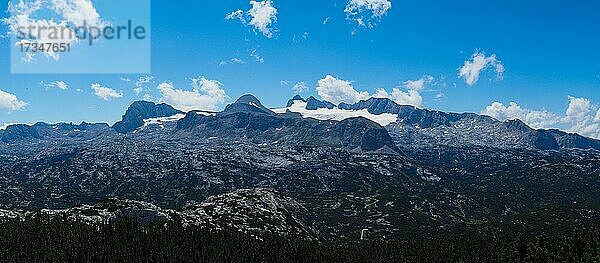 OLYMPUSBlick zum Hallstätter Gletscher und Hohen Dachstein  Dachsteinmassiv  Krippenstein  Obertraun  Salzkammergut  Oberösterreich  Österreich  Europa