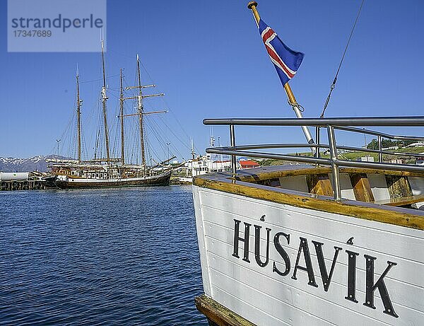 Segelschiff Husavik im Hafen von  Húsavik  Norðurland eystra  Island  Europa