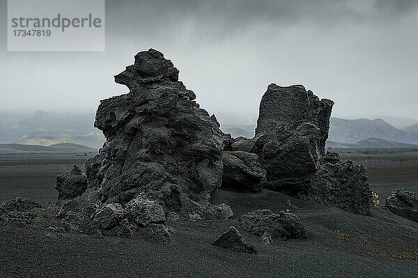 Lava-Skulpturen  nahe Veiðivötn  schwarze Lavawüste  isländisches Hochland  Island  Europa