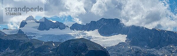 Blick zum Hallstätter Gletscher und Hohen Dachstein  Dachsteinmassiv  Krippenstein  Obertraun  Salzkammergut  Oberösterreich  Österreich  Europa