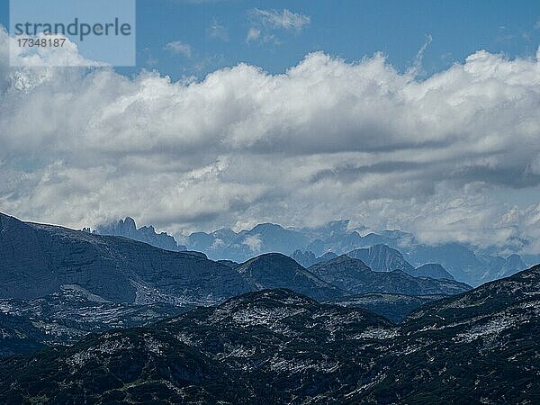 Gebirgskulisse  Blick vom Kirppenstein  Salzkammergut  Oberösterreich  Österreich  Europa