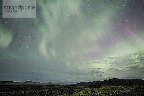Nordlichter (Aurora Borealis) Jökulheimar  nahe Vatnajökull  isländisches Hochland  Island  Europa