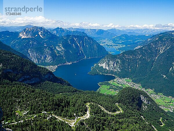 Aussicht vom Krippenstein mit Blick auf Hallstätter See  Krippenstein  Oberösterreich  Österreich  Europa