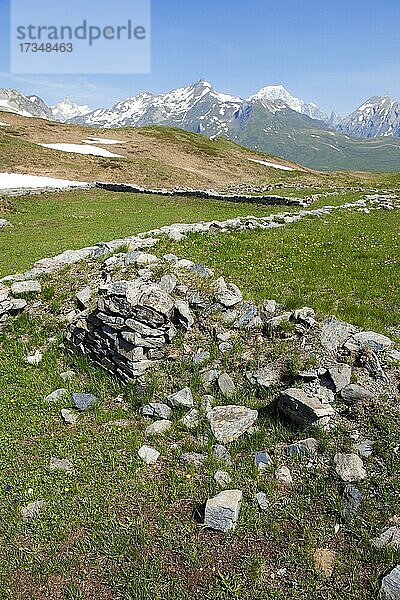 Archäologischer Bodenfund  Römische Grundmauern  Kleiner Sankt Bernhard Pass  La Thuile  Aostatal  Italien  Haute-Tarantaise  Tarentaise  Iseretal  Frankreich  Europa
