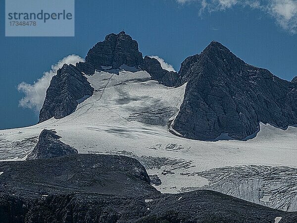 Blick zum Hallstätter Gletscher und Hohen Dachstein  Dachsteinmassiv  Krippenstein  Obertraun  Salzkammergut  Oberösterreich  Österreich  Europa