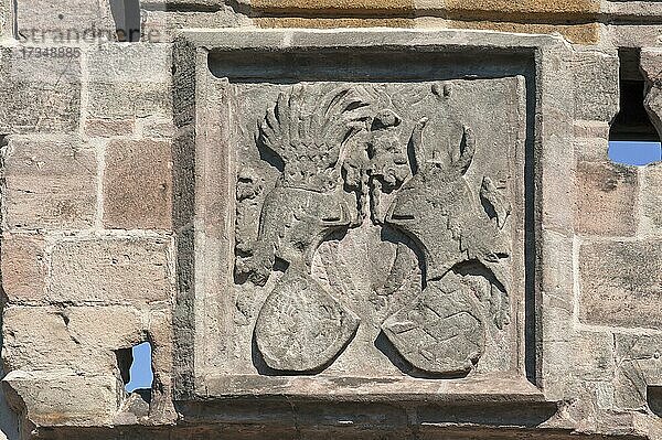 Relief eines Ehewappens von Friedrich I. von Hohenzollern  1417-1440  und Gemahlin Elisabeth von Bayern  Burgtor der Burg Cadolzburg  Cadolzburg  Mittelfranken  Bayern  Deutschland  Europa