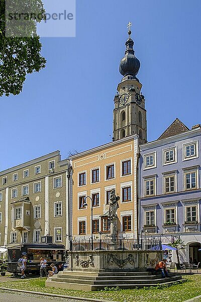 Stadtpfarrkirche St. Stephan am Stadtplatz  Braunau am Inn  Innviertel  Oberösterreich  Österreich  Europa