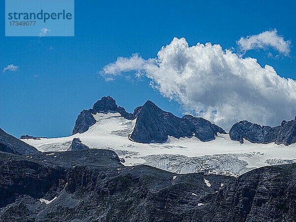 Blick zum Hallstätter Gletscher und Hohen Dachstein  Dachsteinmassiv  Krippenstein  Obertraun  Salzkammergut  Oberösterreich  Österreich  Europa