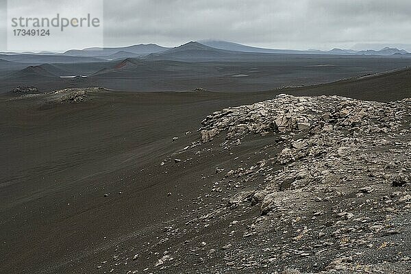 Lavagestein  Schwarze Lavawüste  Tungnaá  isländisches Hochland  Suðurland  Island  Europa