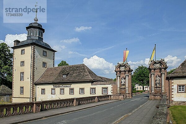 Haupteingang von Schloss und Kloster Corvey  daneben Schlossrestaurant und Turm  Höxter  Nordrhein-Westfalen  Deutschland  Europa